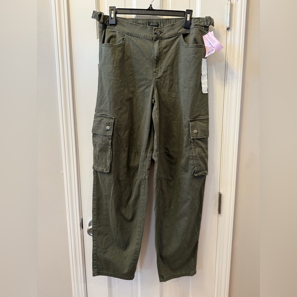 Wild Fable Mid Rise Barrel Cargo Pants Size Medium - Picture 4 of 6